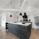 Architect-designed Activity House With A Unique Location - 1024 Дом отдыха