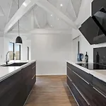 Architect-designed Activity House With A Unique Location - 1024 Дом отдыха