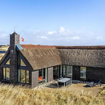 Architect-designed Activity House With A Unique Location - 1024 *