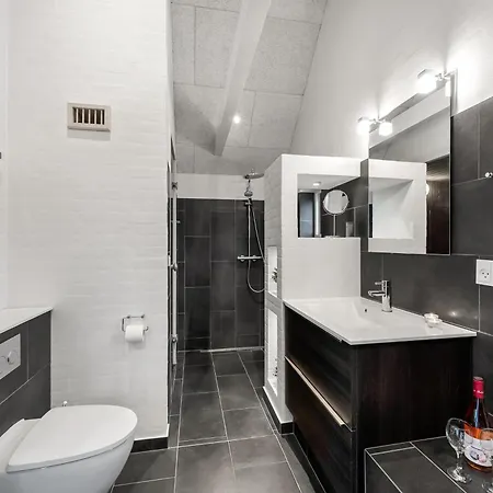 Architect-designed Activity House With A Unique Location - 1024 *