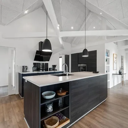 Architect-designed Activity House With A Unique Location - 1024 *