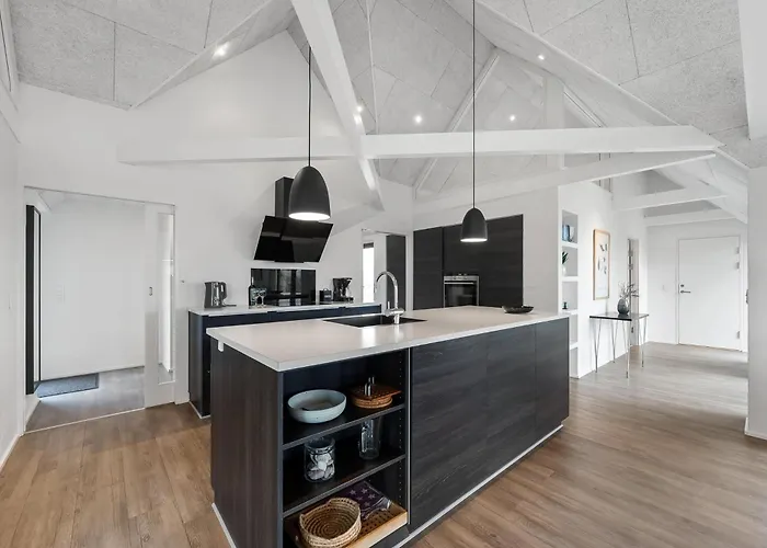 Architect-designed Activity House With A Unique Location - 1024 *